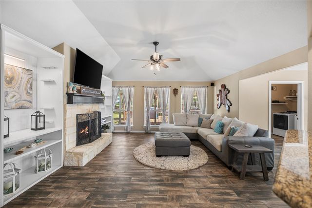8997 Hickory Road, Plantersville, TX 77363