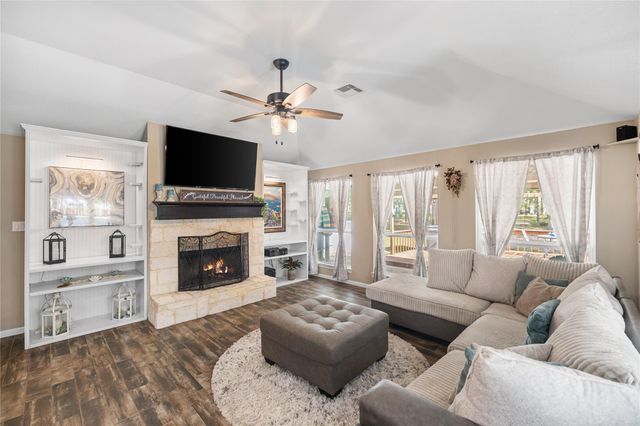 8997 Hickory Road, Plantersville, TX 77363