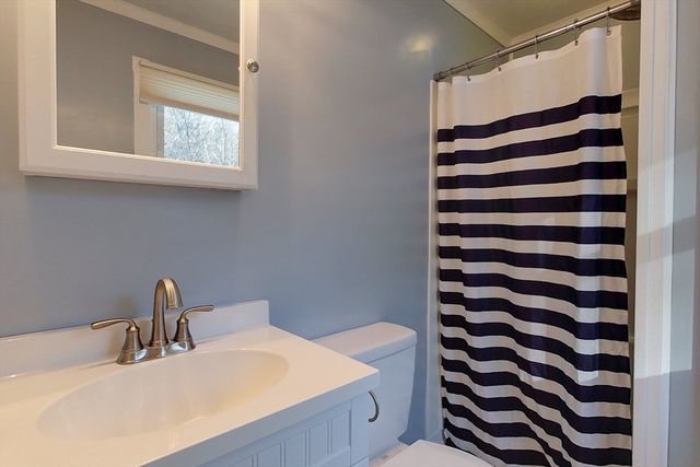 154 Townsend St, Pepperell, MA 01463