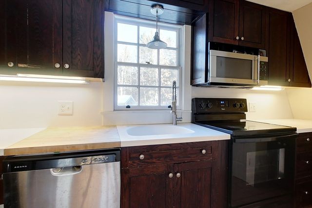 154 Townsend St, Pepperell, MA 01463