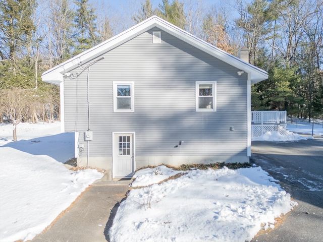 154 Townsend St, Pepperell, MA 01463