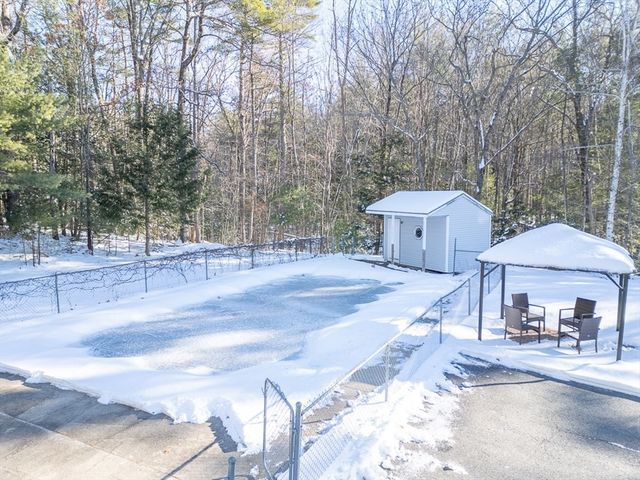 154 Townsend St, Pepperell, MA 01463