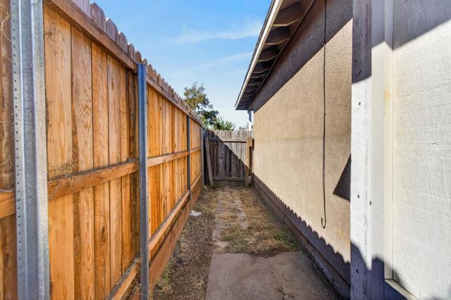 3812 Mahogany St, Sacramento, CA 95838