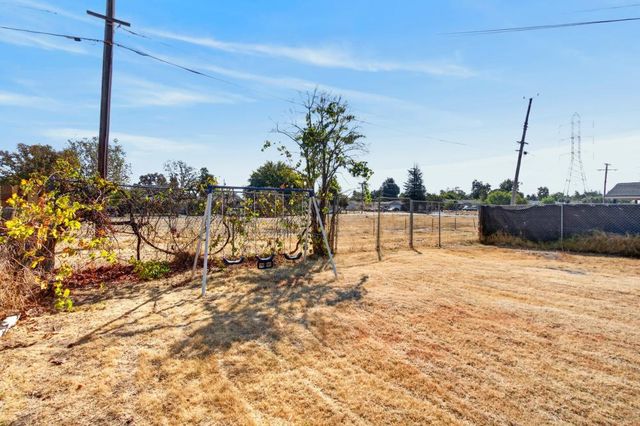 3812 Mahogany St, Sacramento, CA 95838