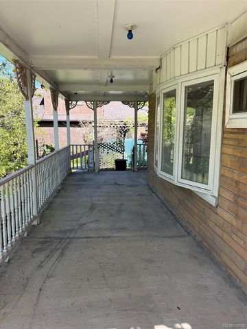 7004 Orchard Avenue, Warren, MI 48091
