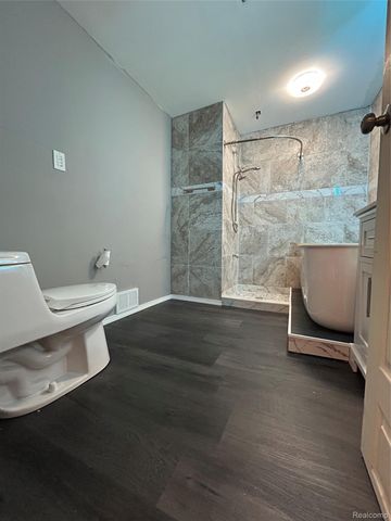 7004 Orchard Avenue, Warren, MI 48091