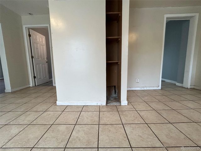 7004 Orchard Avenue, Warren, MI 48091