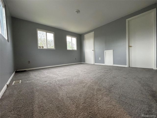 7004 Orchard Avenue, Warren, MI 48091