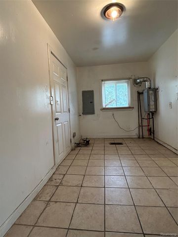 7004 Orchard Avenue, Warren, MI 48091