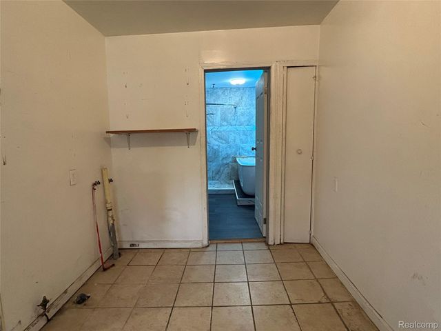 7004 Orchard Avenue, Warren, MI 48091