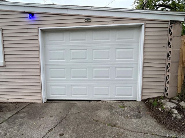 7004 Orchard Avenue, Warren, MI 48091