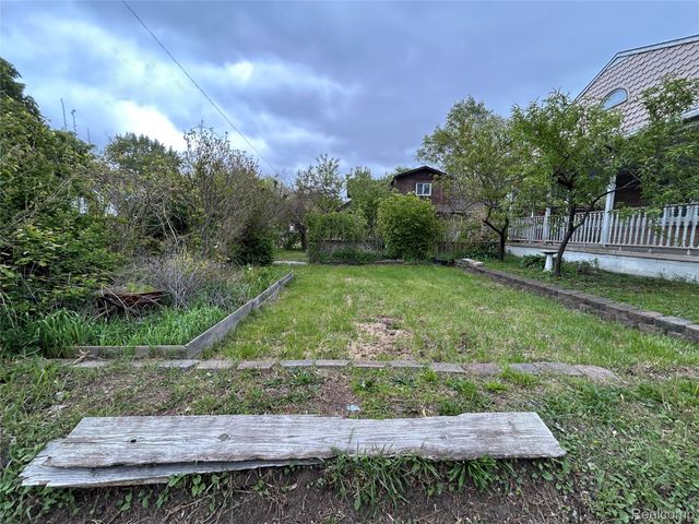 7004 Orchard Avenue, Warren, MI 48091