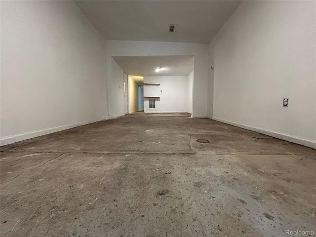 7004 Orchard Avenue, Warren, MI 48091