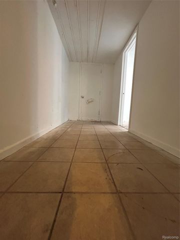 7004 Orchard Avenue, Warren, MI 48091