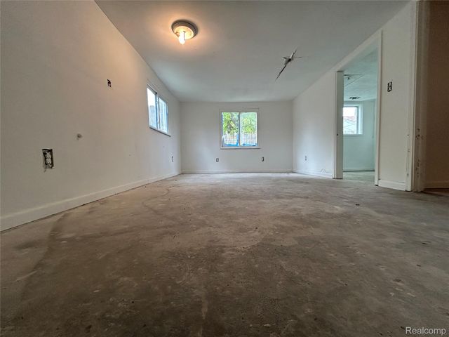 7004 Orchard Avenue, Warren, MI 48091