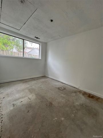 7004 Orchard Avenue, Warren, MI 48091