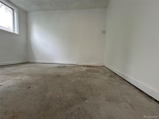 7004 Orchard Avenue, Warren, MI 48091