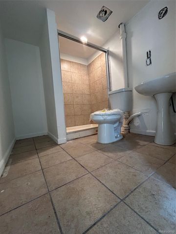 7004 Orchard Avenue, Warren, MI 48091