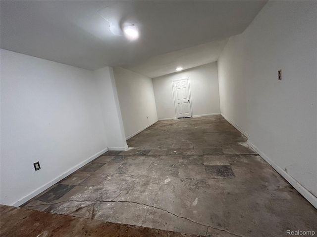 7004 Orchard Avenue, Warren, MI 48091