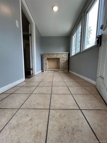 7004 Orchard Avenue, Warren, MI 48091