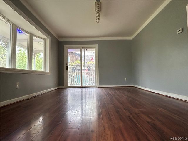 7004 Orchard Avenue, Warren, MI 48091