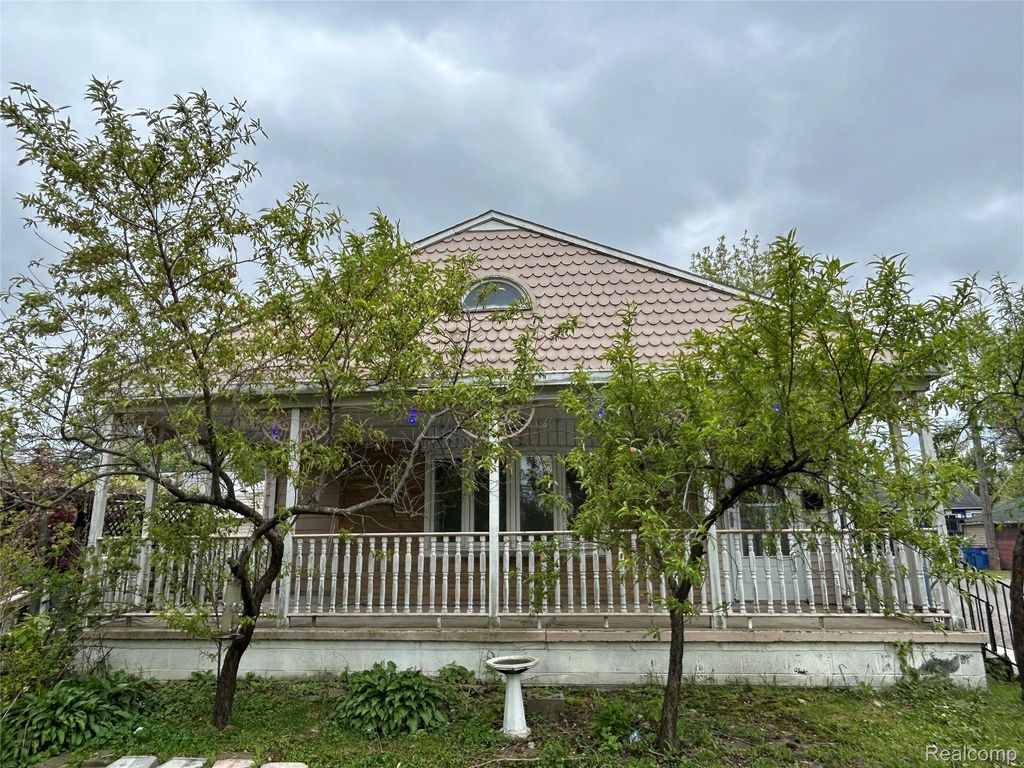7004 Orchard Avenue, Warren, MI 48091