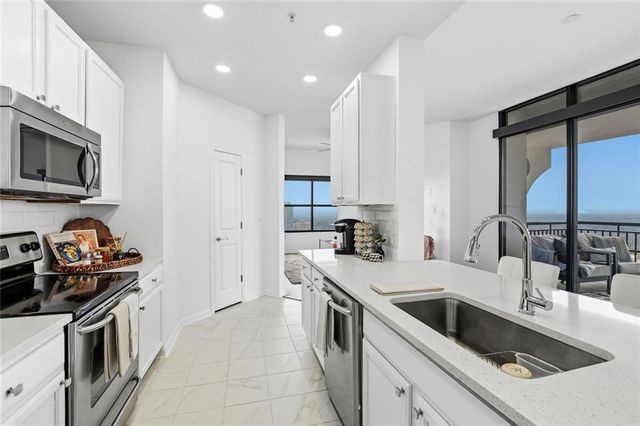 3040 Peachtree NW Road 1811, Atlanta, GA 30305