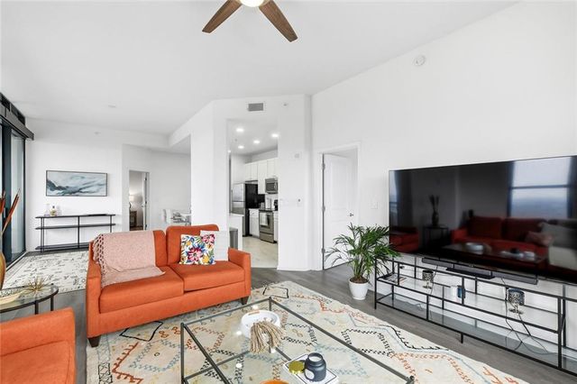 3040 Peachtree NW Road 1811, Atlanta, GA 30305