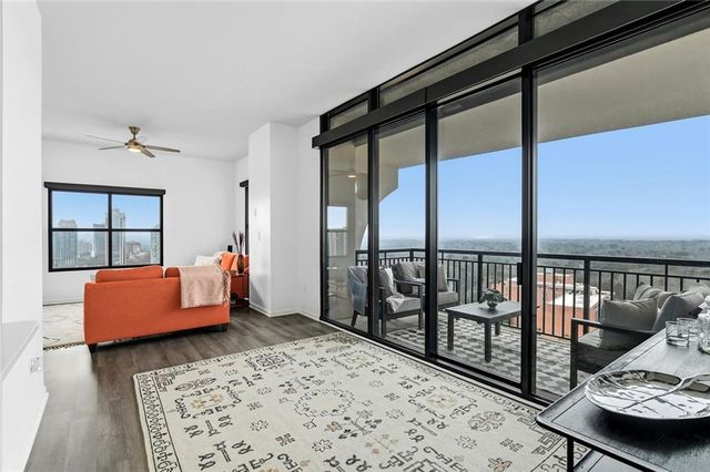 3040 Peachtree NW Road 1811, Atlanta, GA 30305