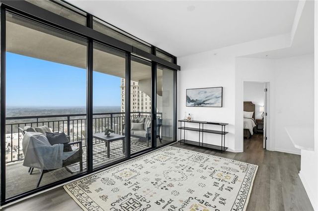 3040 Peachtree NW Road 1811, Atlanta, GA 30305