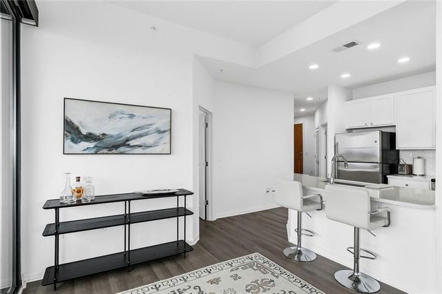 3040 Peachtree NW Road 1811, Atlanta, GA 30305