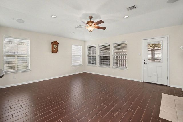 674 Fountain View Lane, League City, TX 77573