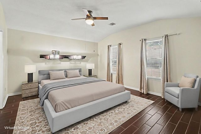 674 Fountain View Lane, League City, TX 77573