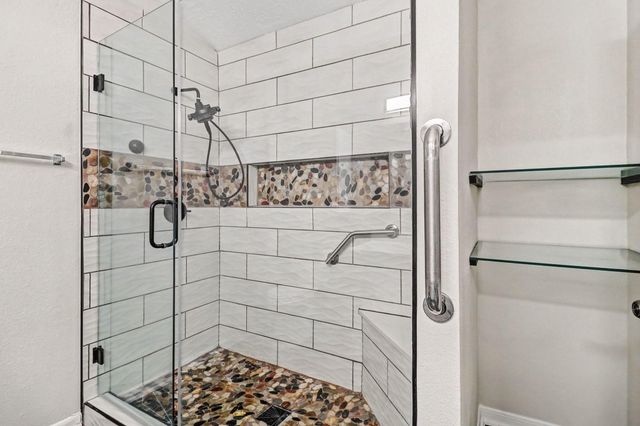 674 Fountain View Lane, League City, TX 77573