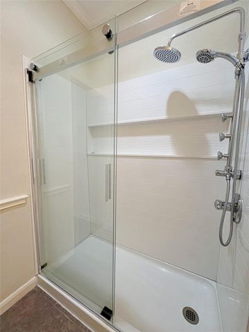 674 Fountain View Lane, League City, TX 77573