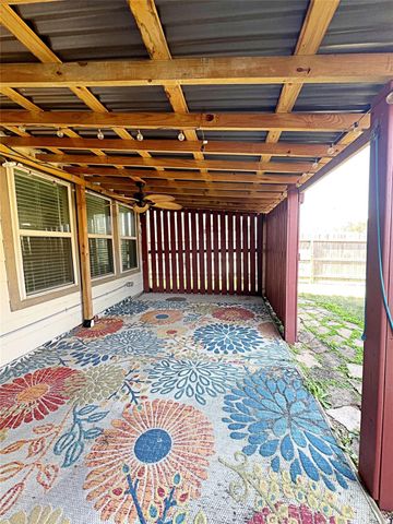 674 Fountain View Lane, League City, TX 77573