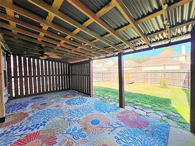 674 Fountain View Lane, League City, TX 77573