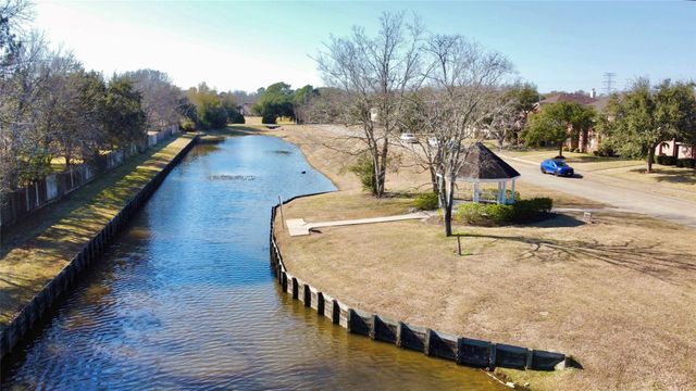 674 Fountain View Lane, League City, TX 77573