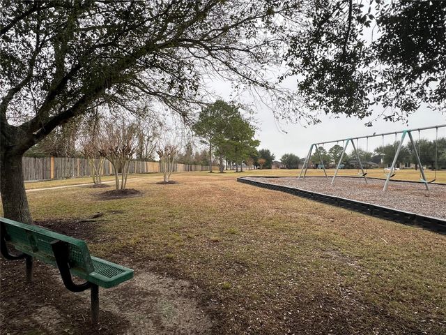 674 Fountain View Lane, League City, TX 77573