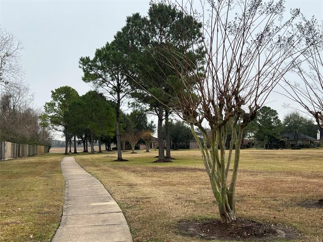 674 Fountain View Lane, League City, TX 77573