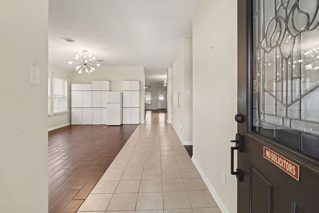 674 Fountain View Lane, League City, TX 77573