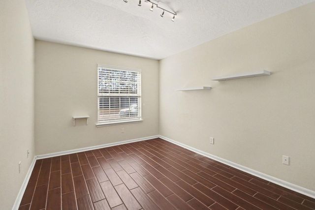 674 Fountain View Lane, League City, TX 77573