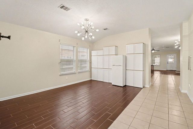 674 Fountain View Lane, League City, TX 77573