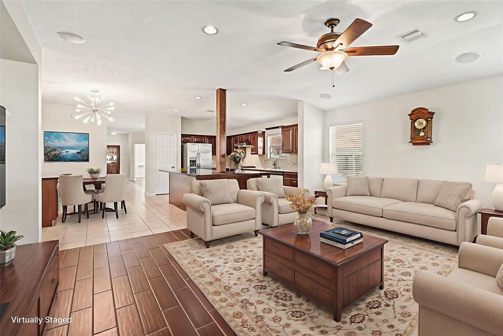 674 Fountain View Lane, League City, TX 77573