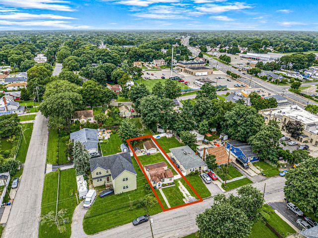86 Woodycrest Drive, Farmingville, NY 11738