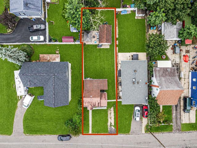 86 Woodycrest Drive, Farmingville, NY 11738