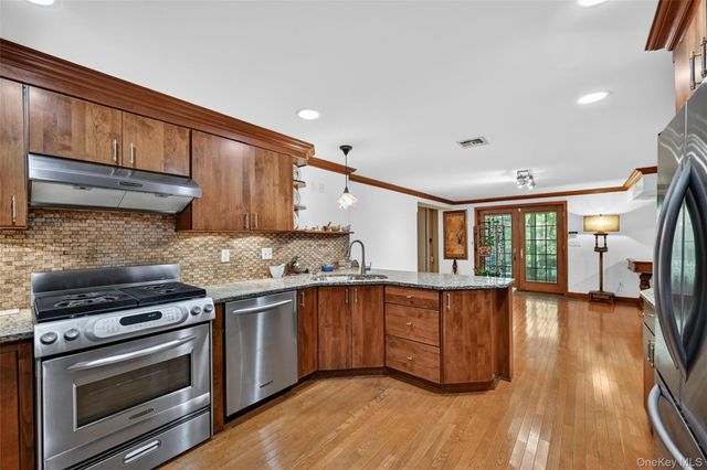 208 Oakland Avenue, Monroe, NY 10950