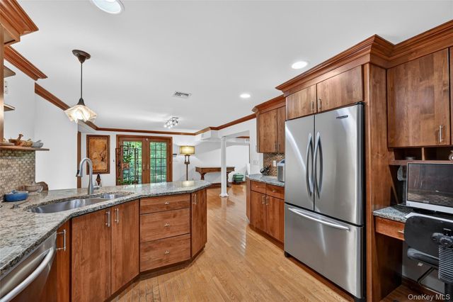 208 Oakland Avenue, Monroe, NY 10950
