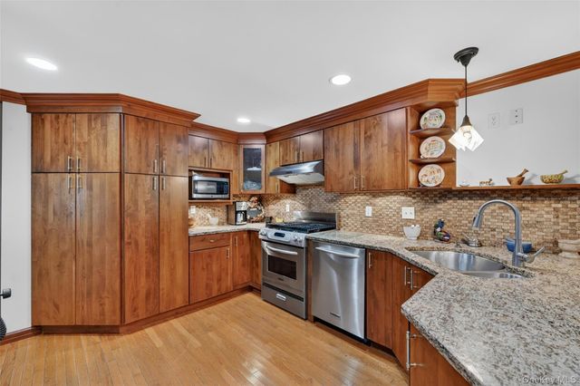 208 Oakland Avenue, Monroe, NY 10950