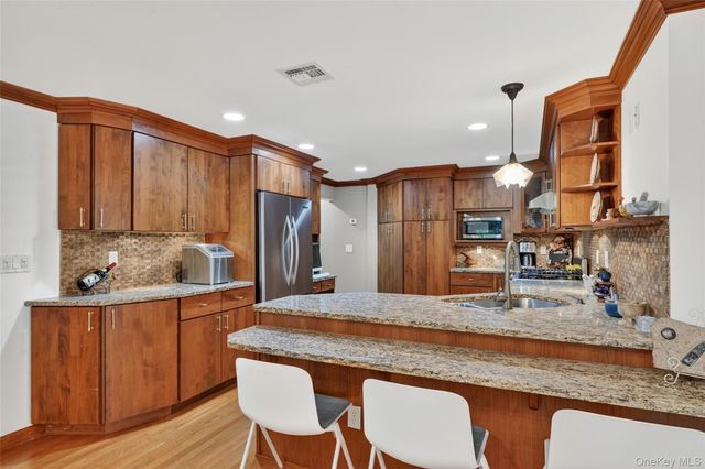 208 Oakland Avenue, Monroe, NY 10950